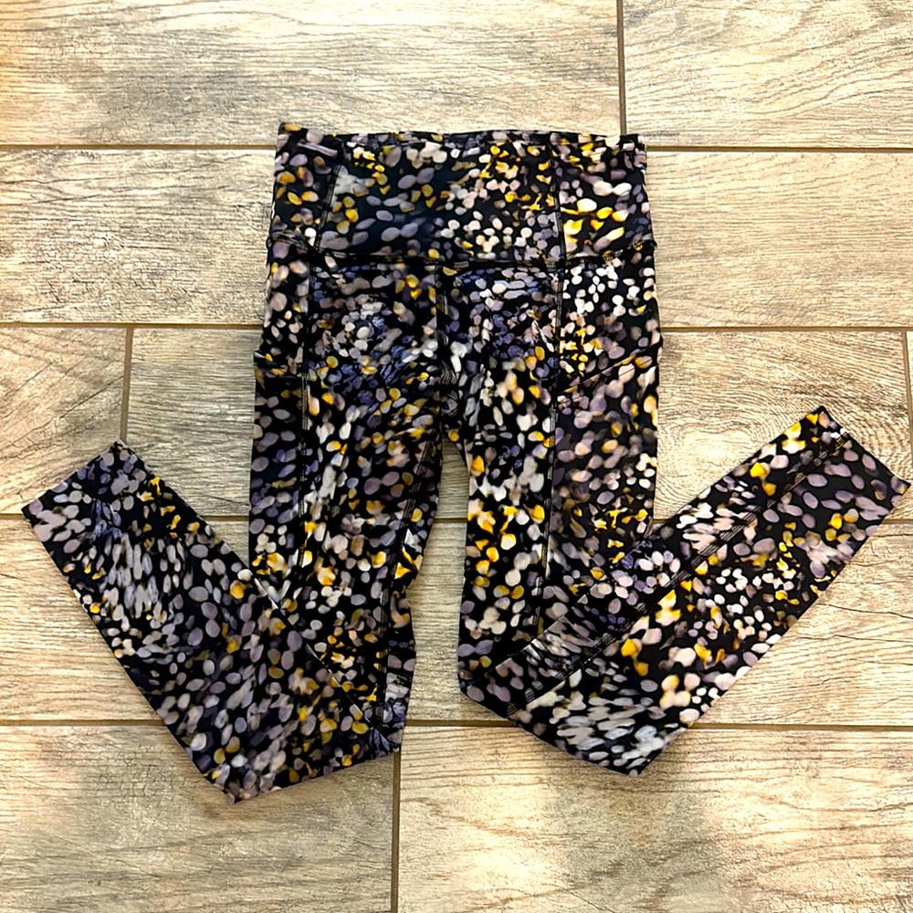 Lululemon Women Fast Free HR Tight 25” Floral Print Size 4